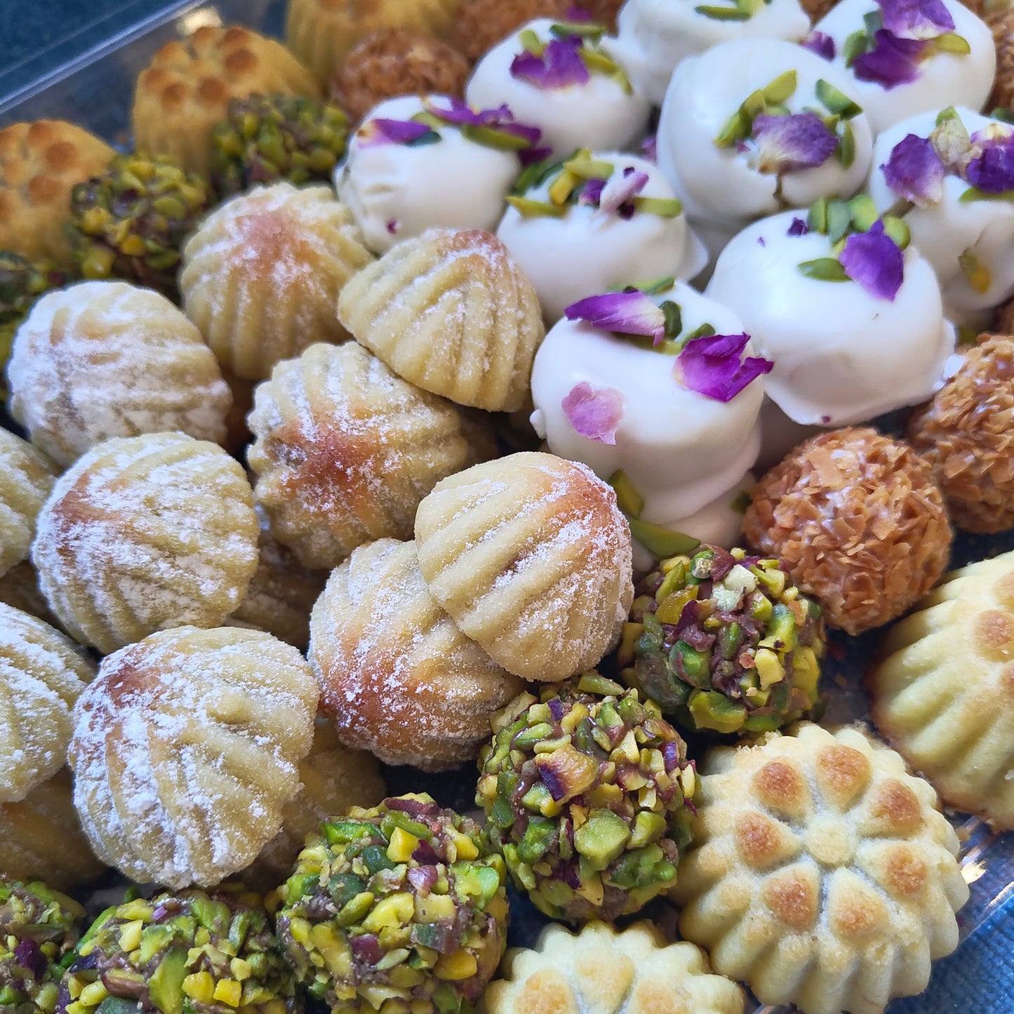 Rahash Balls & Maamoul Mix with Normal Tray