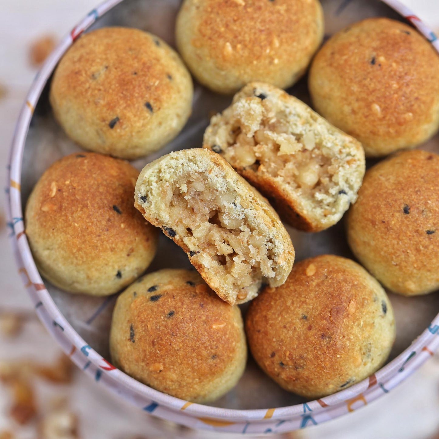 Mini Kleicha with Walnut
