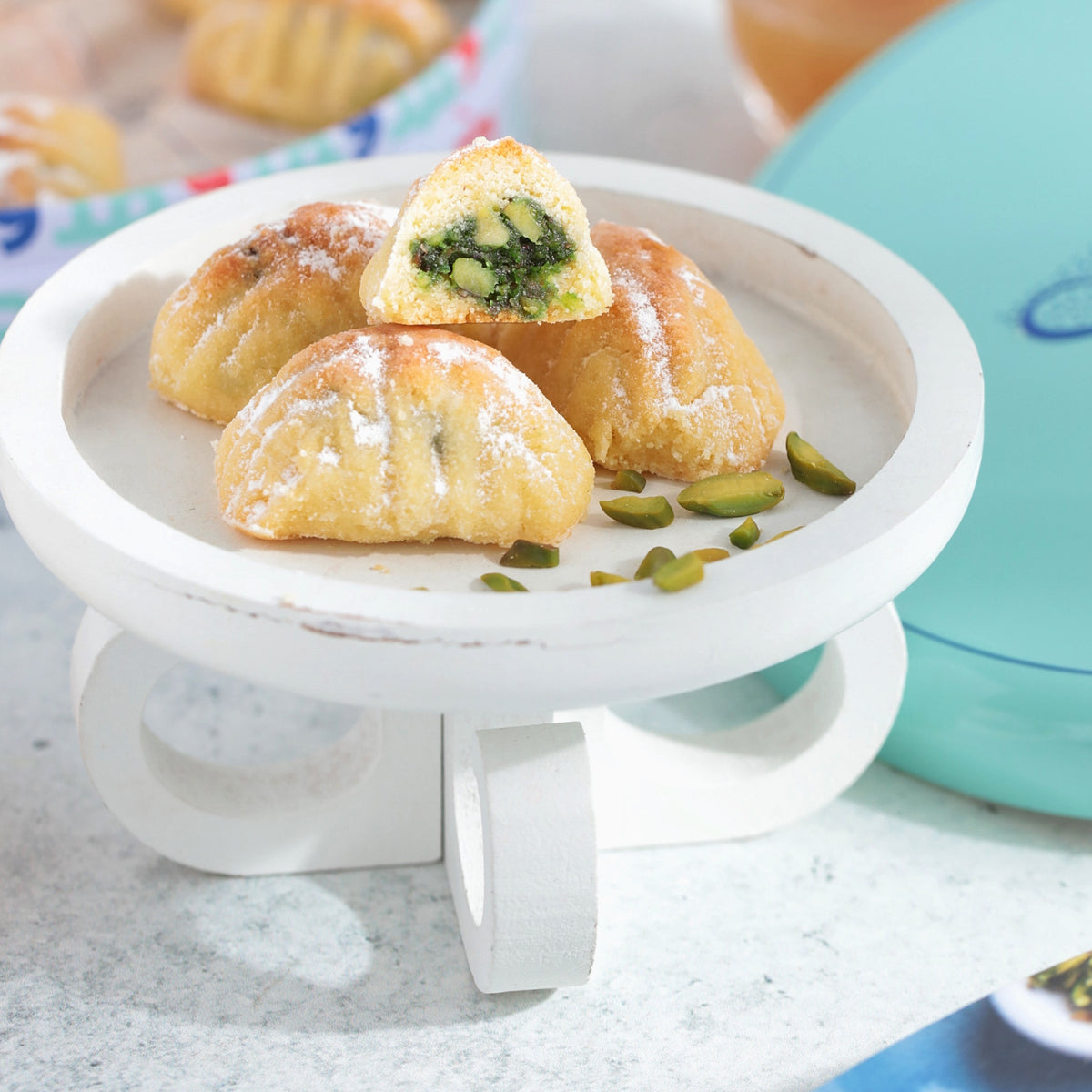 Al Rasheed Maamoul Maamoul with Pistachio – AlNasr Sweets